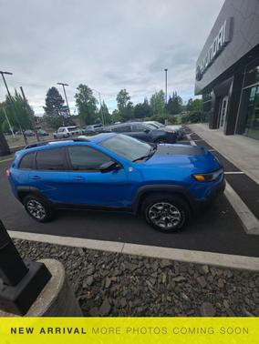 Hydro Blue Pearlcoat 2023 Jeep Cherokee Trailhawk