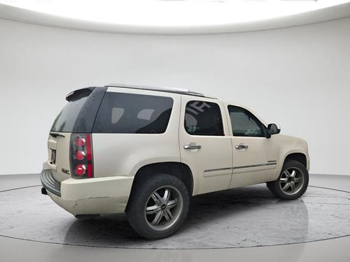 White 2011 GMC Yukon Denali