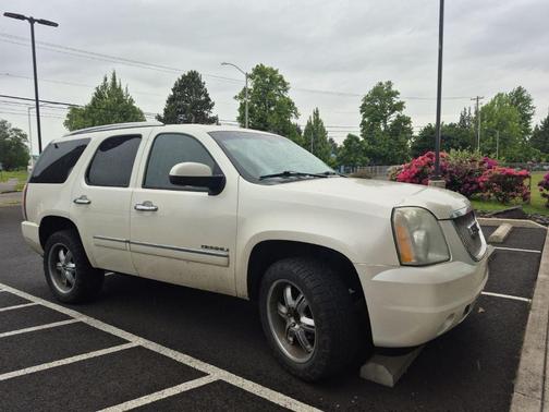 White 2011 GMC Yukon Denali