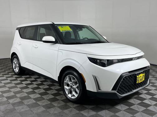Snow White Pearl 2023 Kia Soul S