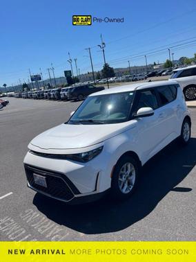 Snow White Pearl 2023 Kia Soul S