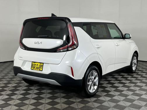 Snow White Pearl 2023 Kia Soul S