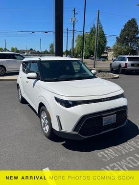 Snow White Pearl 2023 Kia Soul S