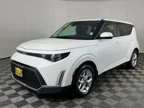 Snow White Pearl 2023 Kia Soul S