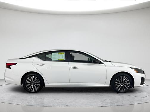 Glacier White 2025 Nissan Altima 2.5 SV