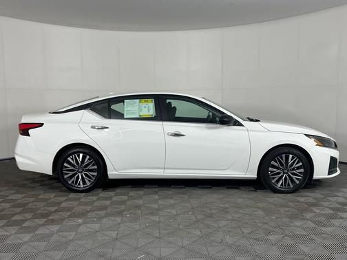 Glacier White 2025 Nissan Altima 2.5 SV