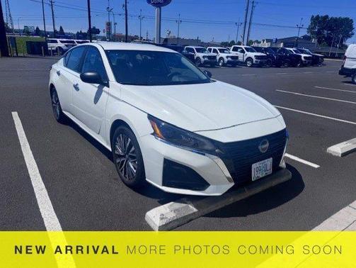 Glacier White 2025 Nissan Altima 2.5 SV