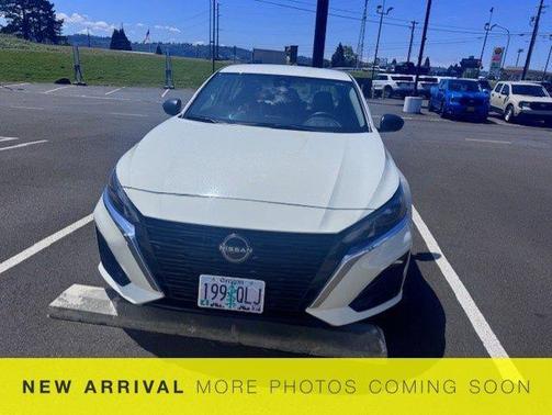 Glacier White 2025 Nissan Altima 2.5 SV