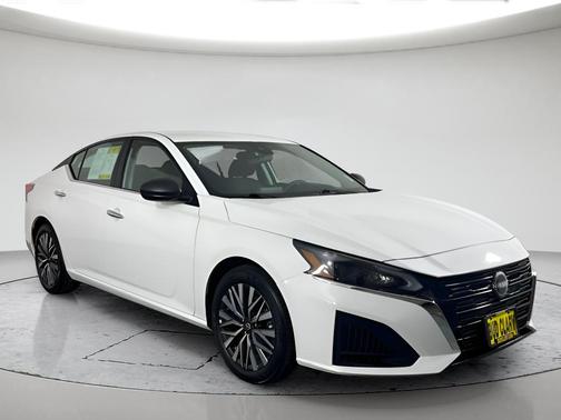 Glacier White 2025 Nissan Altima 2.5 SV