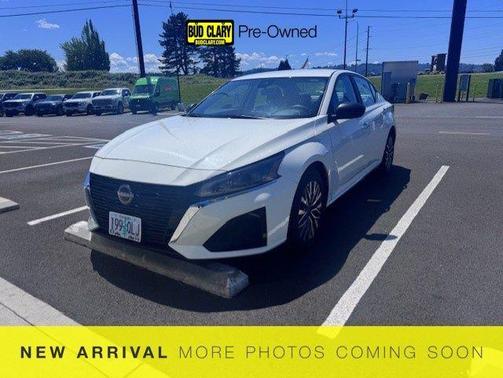 Glacier White 2025 Nissan Altima 2.5 SV
