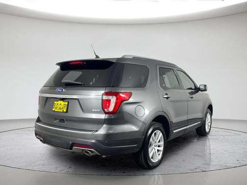 Magnetic Metallic 2018 Ford Explorer XLT