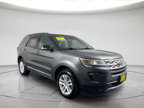 Magnetic Metallic 2018 Ford Explorer XLT