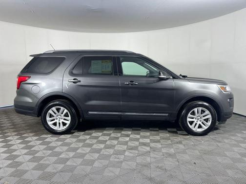 Magnetic Metallic 2018 Ford Explorer XLT