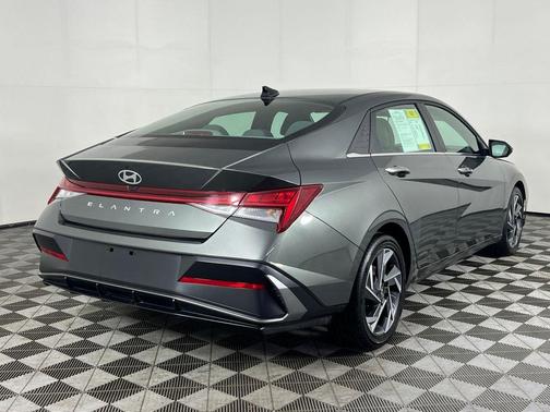 2025 Hyundai ELANTRA SEL