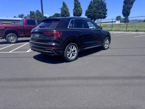 Mythos Black Metallic 2023 Audi Q3 Premium 45 TFSI S line quattro Tiptronic