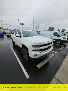Summit White 2018 Chevrolet Silverado 1500 2LT