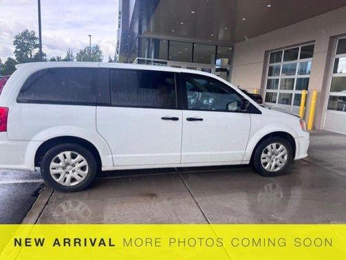 White Knuckle Clearcoat 2019 Dodge Grand Caravan SE