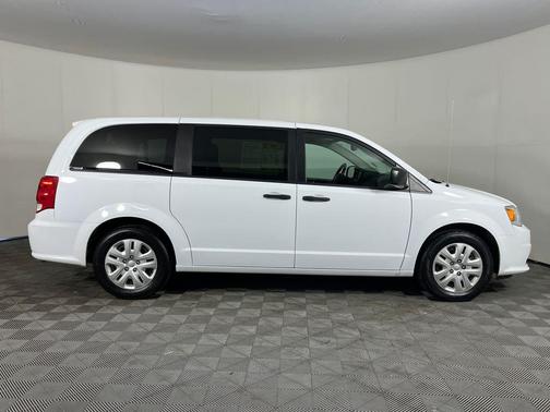 White Knuckle Clearcoat 2019 Dodge Grand Caravan SE