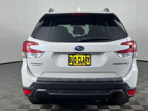 Crystal White Pearl 2020 Subaru Forester Limited