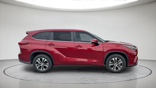 Ruby Flare Pearl 2023 Toyota Highlander XLE