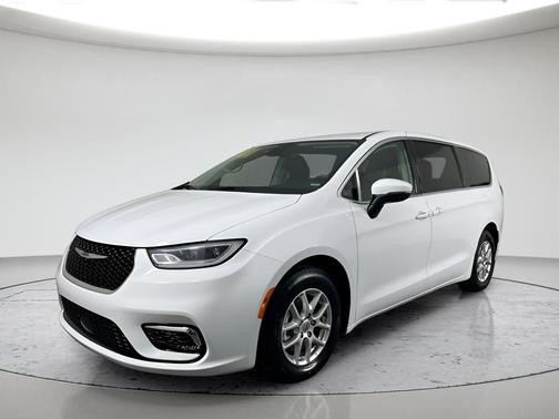 Bright White Clearcoat 2023 Chrysler Pacifica Touring L