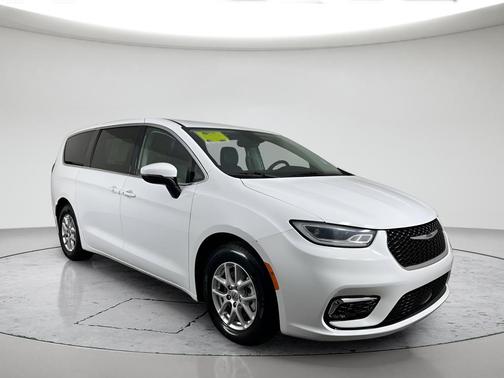 Bright White Clearcoat 2023 Chrysler Pacifica Touring L