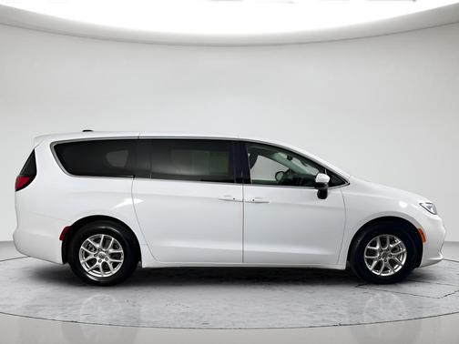 Bright White Clearcoat 2023 Chrysler Pacifica Touring L