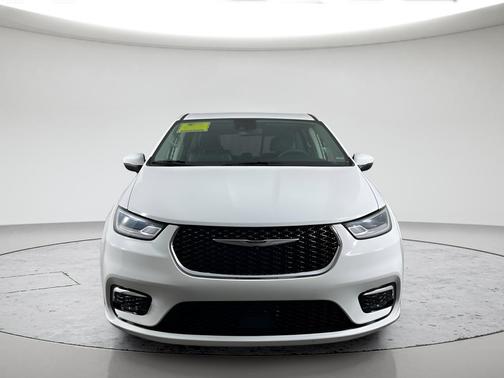 Bright White Clearcoat 2023 Chrysler Pacifica Touring L