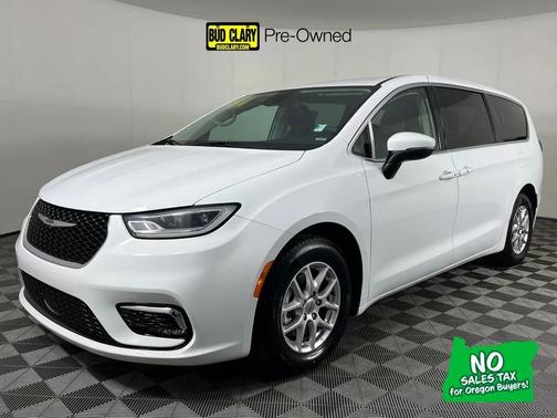 Bright White Clearcoat 2023 Chrysler Pacifica Touring L