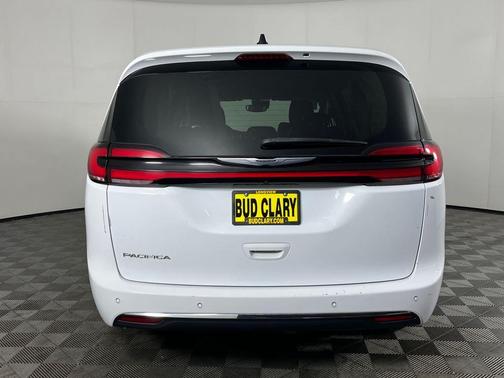 Bright White Clearcoat 2023 Chrysler Pacifica Touring L