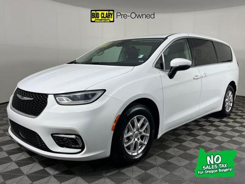Bright White Clearcoat 2023 Chrysler Pacifica Touring L