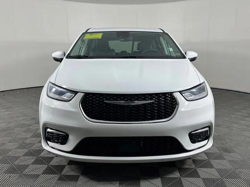 Bright White Clearcoat 2023 Chrysler Pacifica Touring L