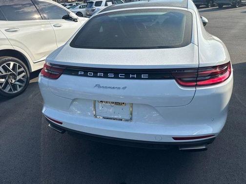 2018 Porsche Panamera 4
