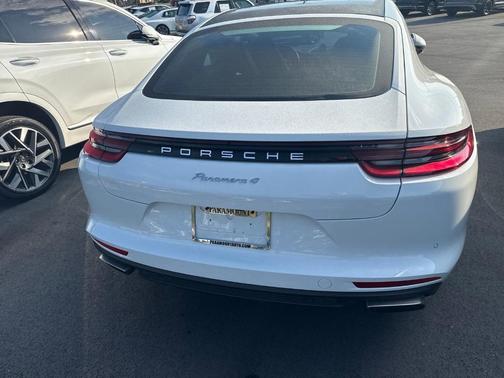 2018 Porsche Panamera 4