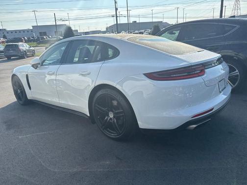 2018 Porsche Panamera 4