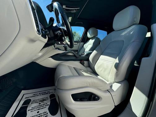 2022 Porsche Cayenne Platinum Edition