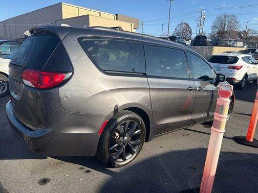 2018 Chrysler Pacifica Touring-L Plus