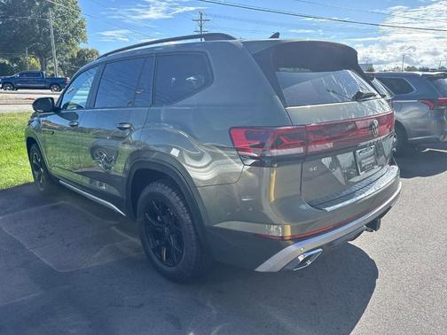 2024 Volkswagen Atlas 2.0T Peak Edition SE w/Technology