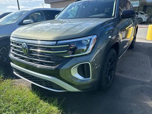 2024 Volkswagen Atlas 2.0T Peak Edition SE w/Technology