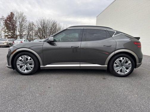 2024 Genesis GV60 Standard