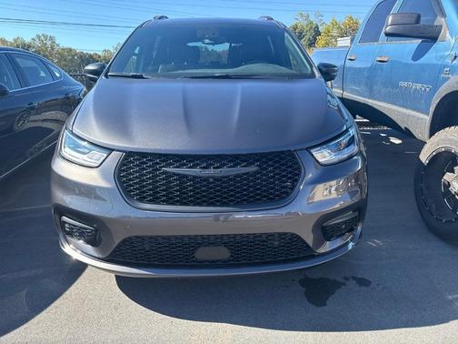 2023 Chrysler Pacifica Touring-L