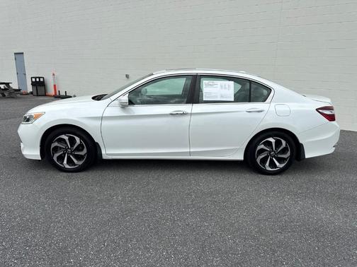 White 2017 Honda Accord EX-L