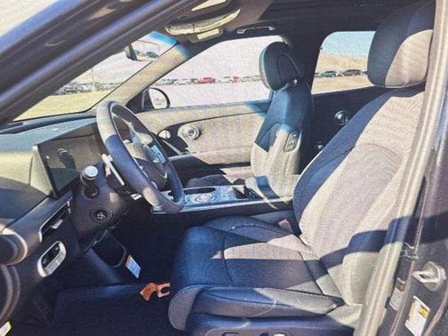 2025 Genesis GV60 Standard