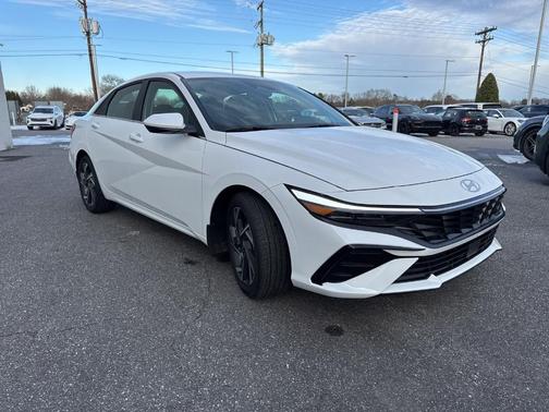 2024 Hyundai ELANTRA SEL