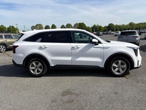 Glacial White Pearl 2024 Kia Sorento LX