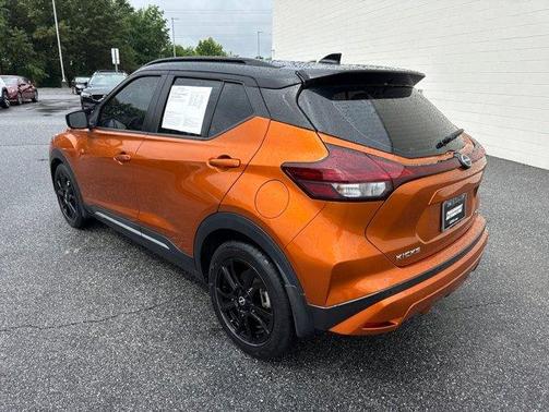 Monarch Orange / Super Black 2022 Nissan Kicks SR