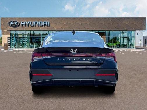 Black 2026 Hyundai ELANTRA SE