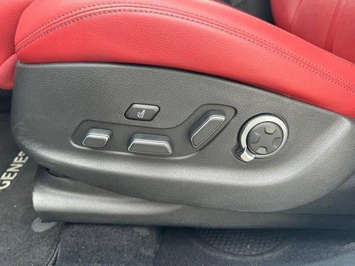 2024 Genesis GV70 2.5T