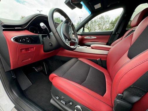 2024 Genesis GV70 2.5T