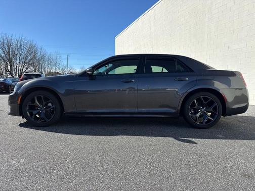 2022 Chrysler 300 Touring L